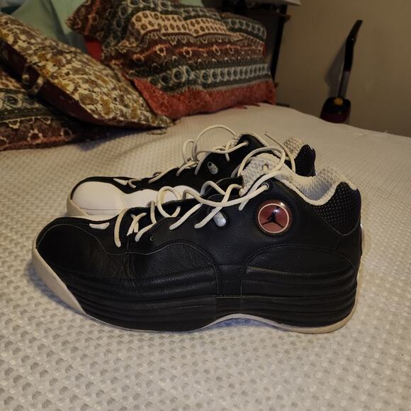 JORDANS EUC MENS SIZE 11 JUMPMAN TEAM ONE BASKETBALL SNEAKERS SHOES - Picture 1 of 10